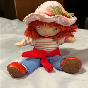 Kellytoy Strawberry Shortcake Doll Red Hair Striped Shirt Red Sweater Freckles